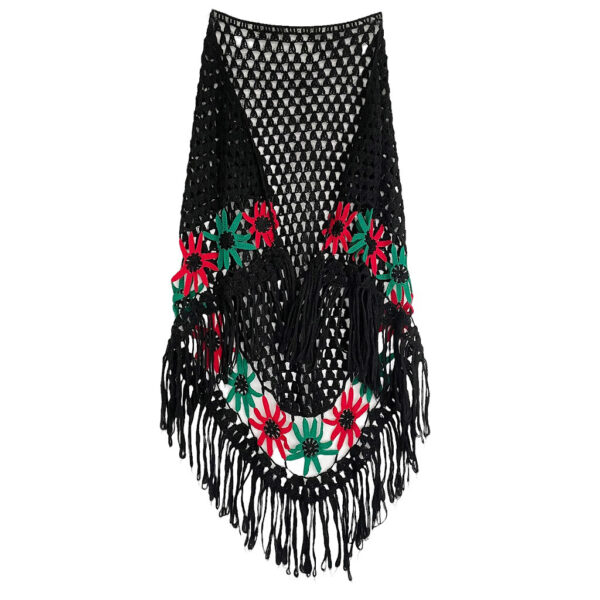 grand chale au crochet noir a fleurs rouges et vertes