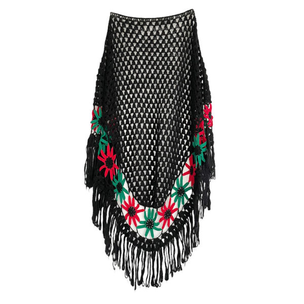 grand chale au crochet noir a fleurs rouges et vertes