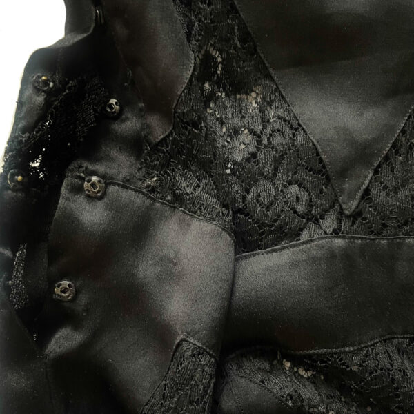 Robe noire en satin et dentelle 1920 vintage elephant paris